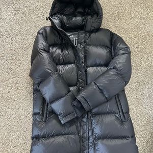 Aritzia mega puff size large. Worn minimally.